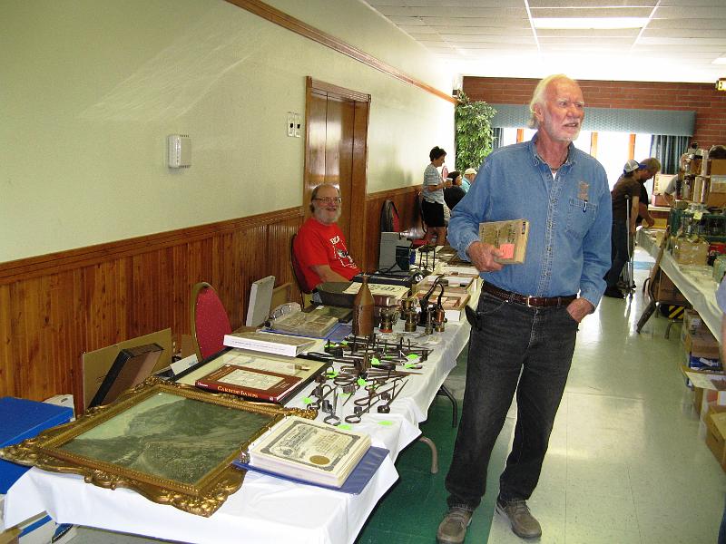 031.JPG - Richard Fike with Bill Collins in the background.  Richard is the Director of the fabulous Museum of the Mountain West in Montrose CO.  It's a don't miss if you're in the area.